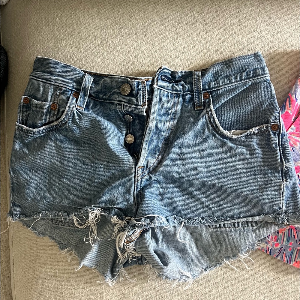 Levi’s 501 shorts size 25